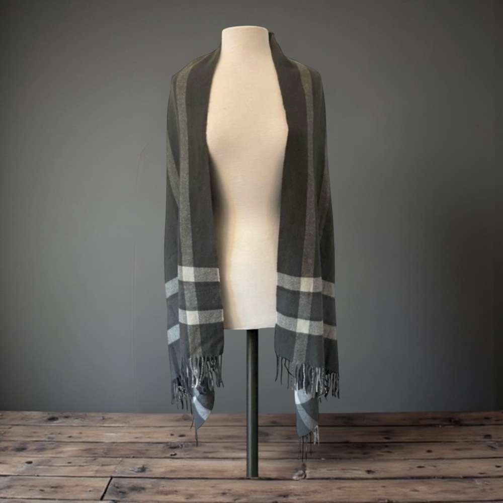 EILEEN FISHER 100% WOOL WIDE SHAWL PONCHO WRAP 80in / 30in